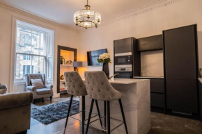 Edinburgh luxury apartment by the castle